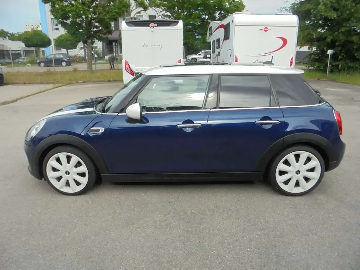 Gebraucht Mini Cooper D 116 PS (85 kW) 2017 Deep blue metallic Kleinwagen