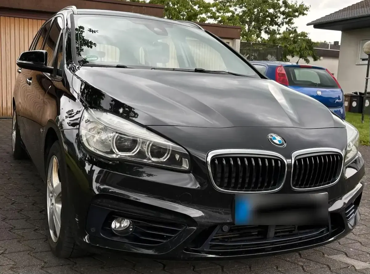 Gebraucht BMW 220 Gran Tourer Sport Line 192 PS (141 kW) 2018 Schwarz Van / Kleinbus