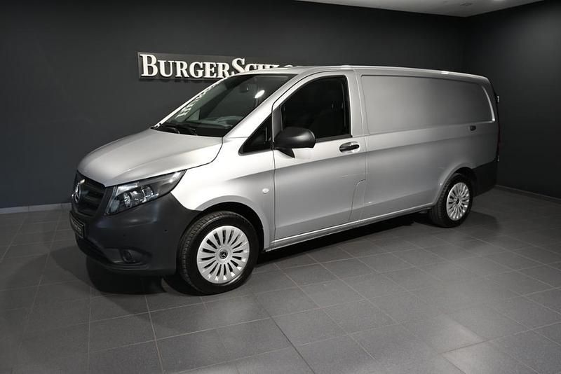 Gebraucht Mercedes Vito 163 PS (119 kW) 2024 Brillantsilber metallic Van