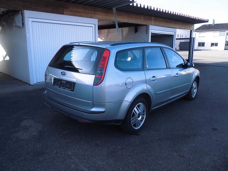 Gebraucht Ford Focus Ghia 145 PS (106 kW) 2005 Silber Kombi