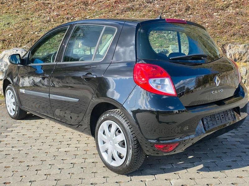 Gebraucht Renault Clio III 75 PS (55 kW) 2013 Schwarz Limousine