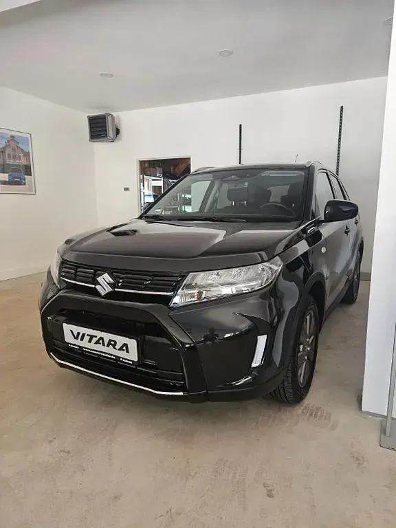 Gebraucht Suzuki Vitara Comfort 129 PS (94 kW) 2025 Schwarz SUV