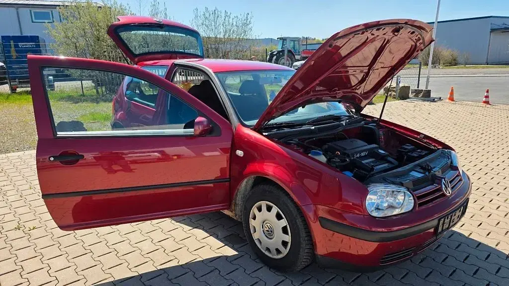 Używany VW Golf IV 75 KM (55 kW) 2000 Czerwony Sedan/Limuzyna