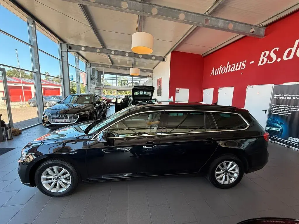 Gebraucht VW Passat IQ Drive 150 PS (110 kW) 2024 Schwarz Kombi