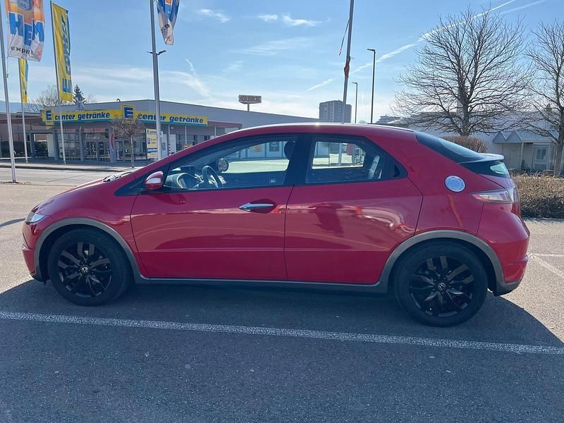 Gebraucht Honda Civic 100 PS (73 kW) 2010 Rot Limousine