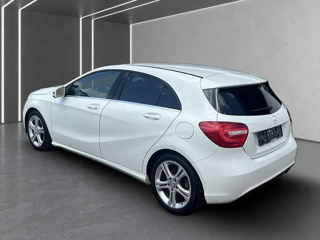 Gebraucht Mercedes A200 Urban 136 PS (100 kW) 2015 Weiß Kleinwagen