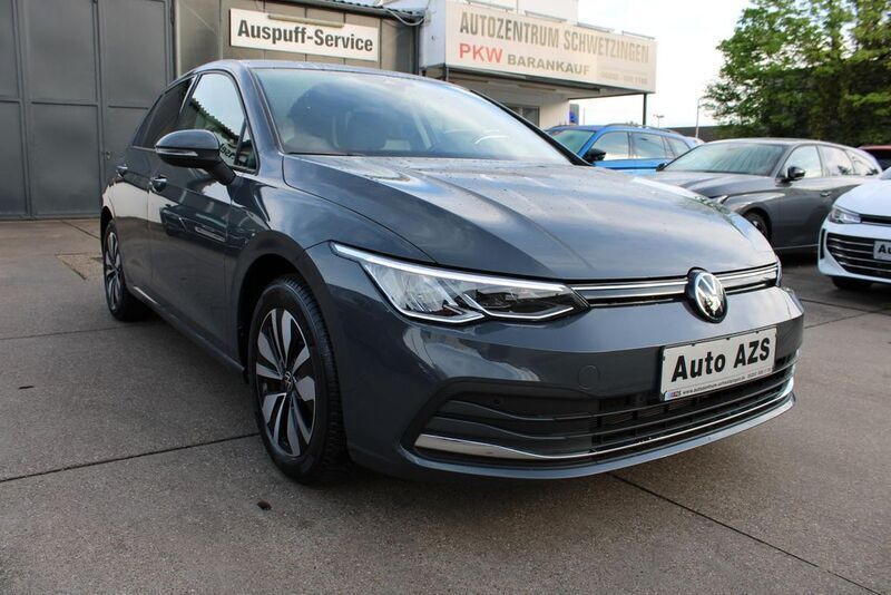 Grau Gebraucht 2024 VW Golf VIII Move Limousine | 23.590 € (Guter Preis) - Bild 1/4