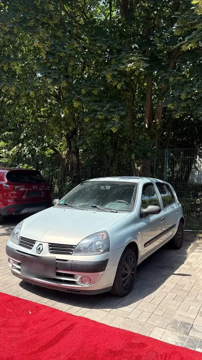 Gebraucht Renault Clio 58 PS (42 kW) 2004 Silber Kleinwagen