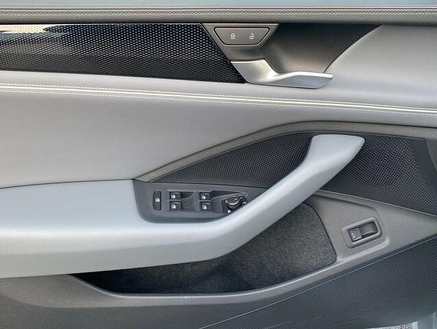 Gebraucht VW Passat 150 PS (110 kW) 2024 Silber Kombi