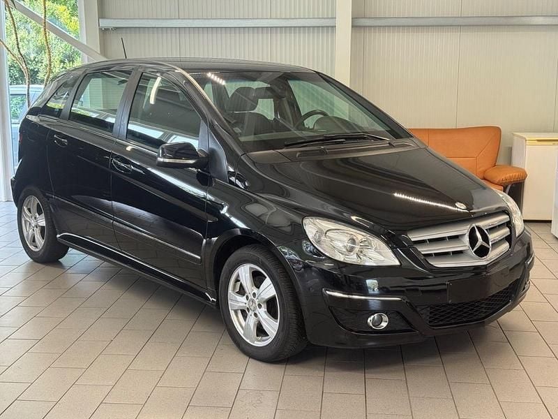Schwarz Gebraucht 2010 Mercedes B200 Van / Kleinbus | 4.450 € (Superpreis) - Bild 1/4