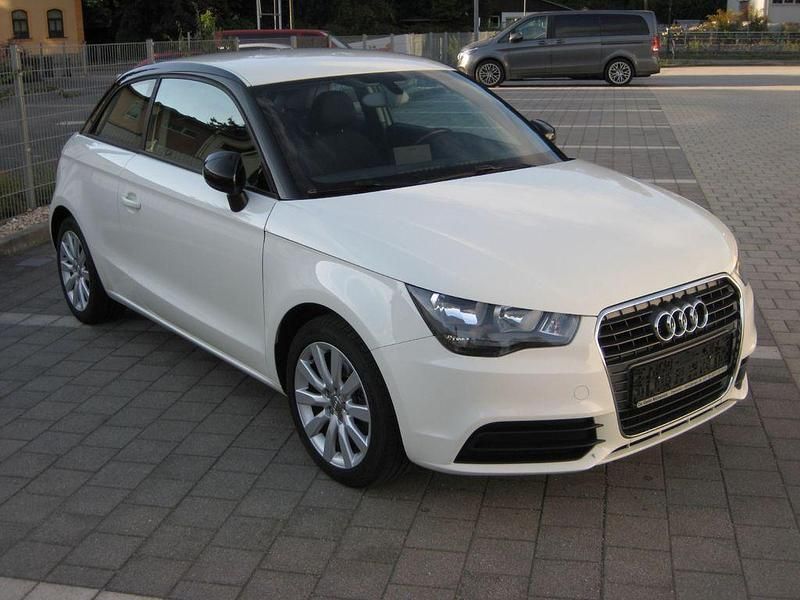 Weiß Gebraucht 2012 Audi A1 Attraction Kleinwagen | 8.690 € (Fairer Preis) - Bild 1/4