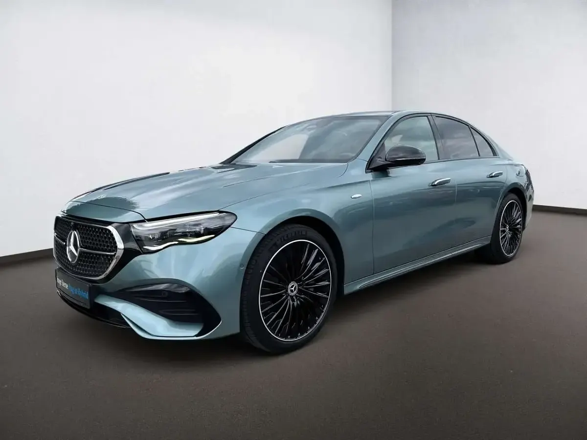 Gebraucht Mercedes E300 AMG 204 PS (150 kW) 2025 Verdesilber Limousine