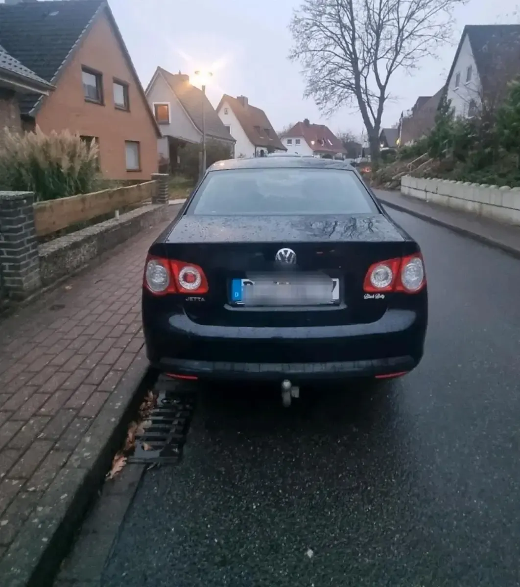 Używany VW Jetta 100 KM (73 kW) 2006 Czarny Sedan/Limuzyna