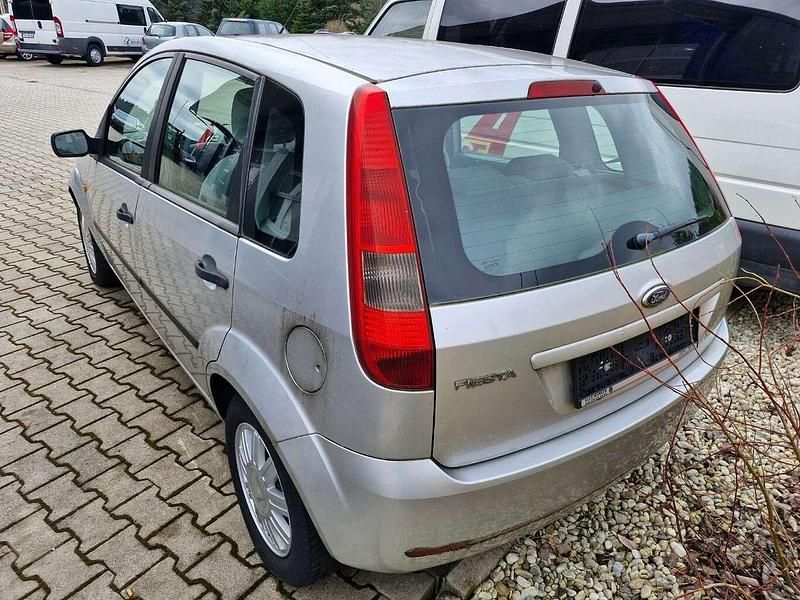 Gebraucht Ford Fiesta 80 PS (58 kW) 2002 Silbermet. Kleinwagen