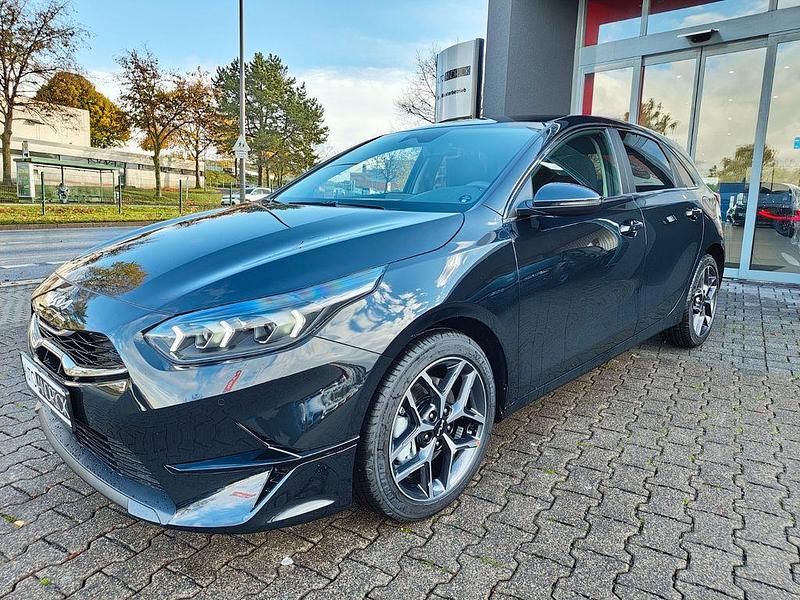 Schwarz Neu 2025 Kia Ceed Style Limousine | 29.990 € (Etwas zu teuer) - Bild 1/4