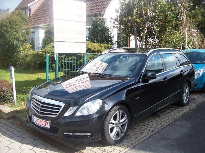 Gebraucht Mercedes E220 199 PS (146 kW) 2011 Schwarz Kombi