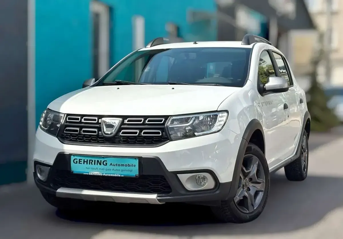 Gebraucht Dacia Sandero 90 PS (66 kW) 2017 Weiß Limousine