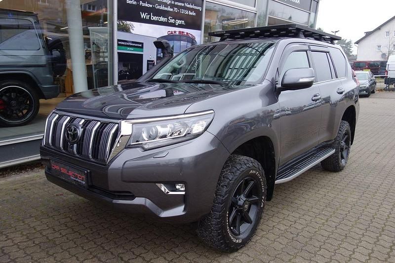 Grau Gebraucht 2023 Toyota Land Cruiser SUV | 62.800 € (Etwas zu teuer) - Bild 1/4