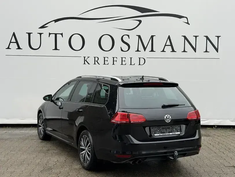 Gebraucht VW Golf VII Allstar 125 PS (91 kW) 2016 Deep black perleffekt Kombi