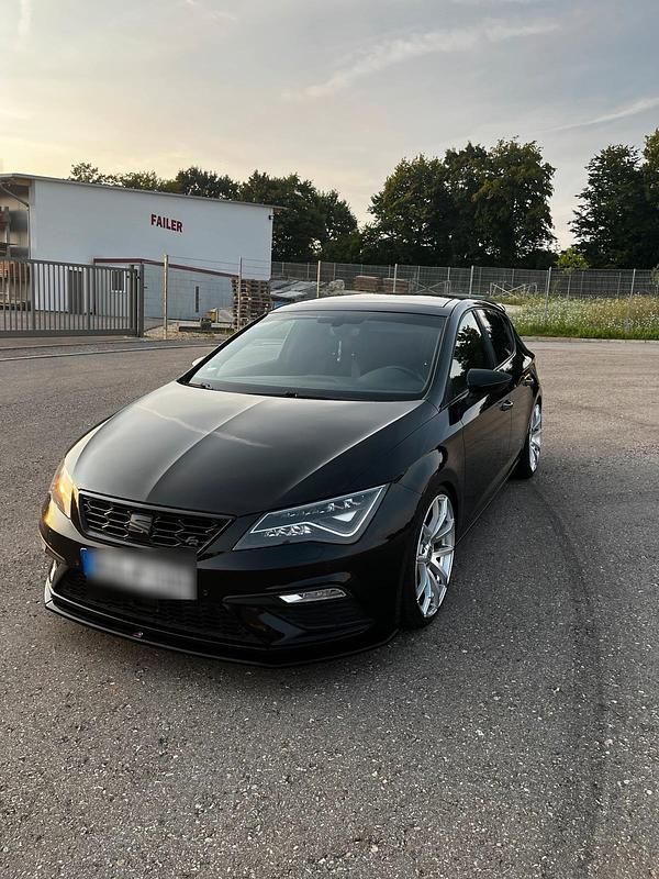 Schwarz Gebraucht 2017 Seat Leon FR Limousine | 13.800 € (Etwas zu teuer) - Bild 1/4