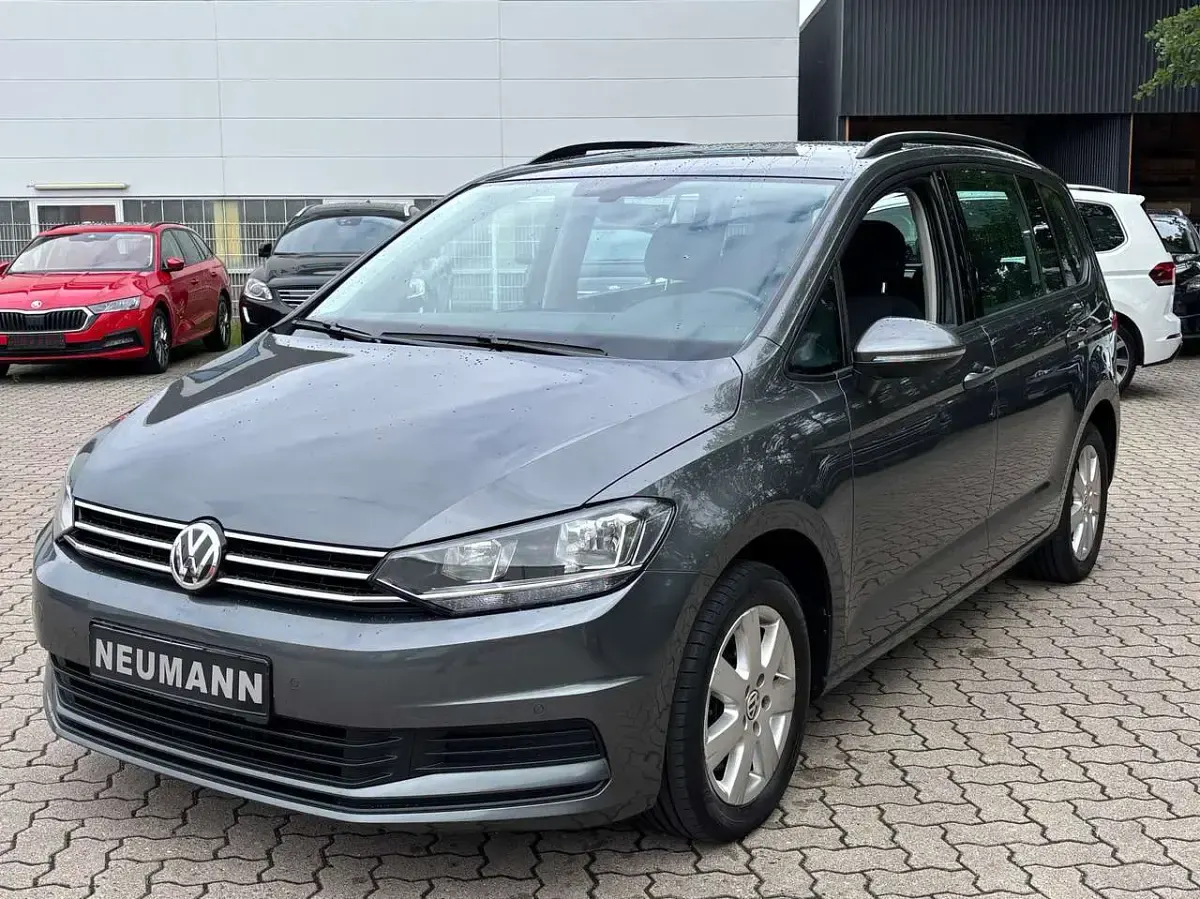 Gebraucht VW Touran Comfortline 150 PS (110 kW) 2019 Indiumgrau metallic Van / Kleinbus