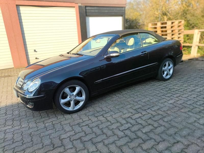 Gebraucht Mercedes CLK280 Elegance 231 PS (169 kW) 2009 Blau Cabrio