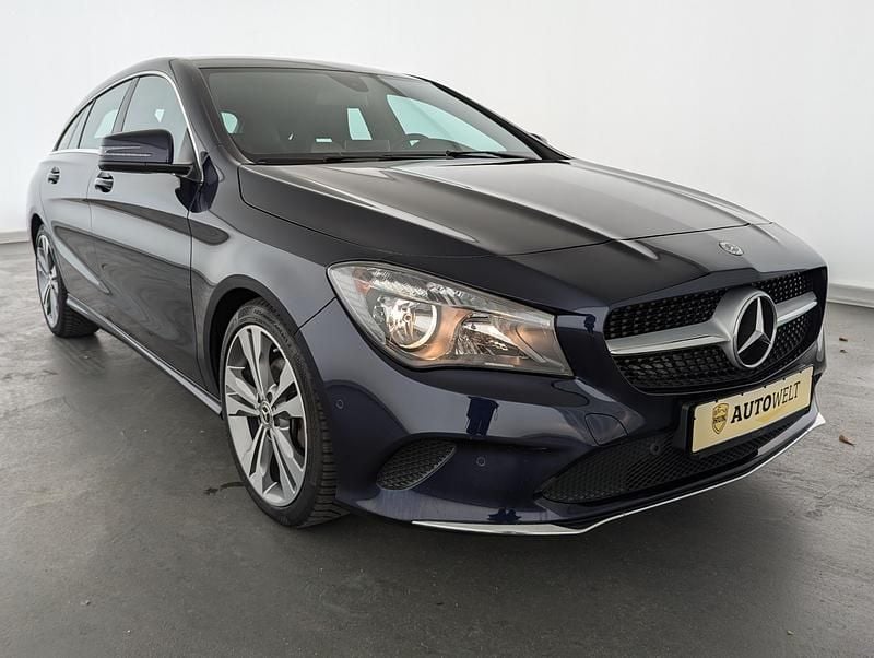 Gebraucht Mercedes CLA220 Shooting Brake Urban 184 PS (135 kW) 2017 Cavansitblau  lack Kombi