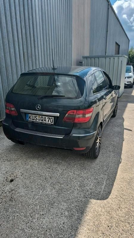 Grün Gebraucht 2005 Mercedes B180 Van / Kleinbus | 1.200 € - Bild 1/4