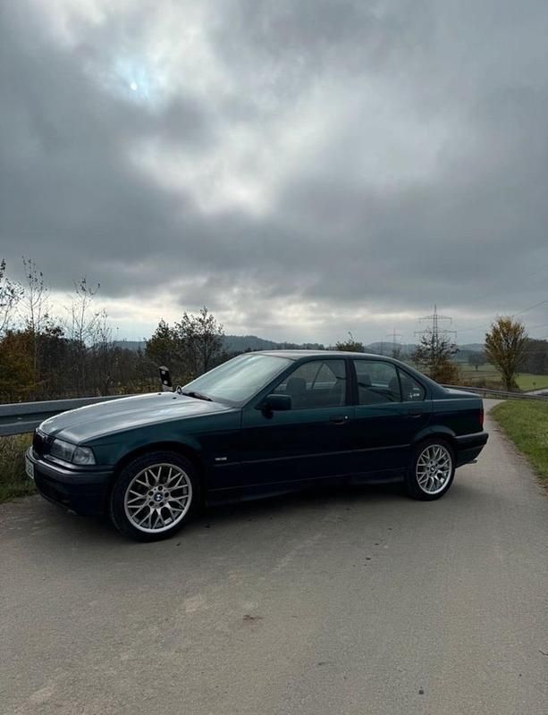 Grün Gebraucht 1997 BMW 316 Limousine | 4.000 € - Bild 1/4