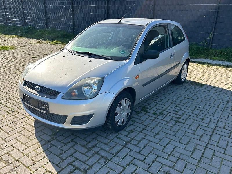Grau Gebraucht 2007 Ford Fiesta Limousine | 499 € (Superpreis) - Bild 1/4