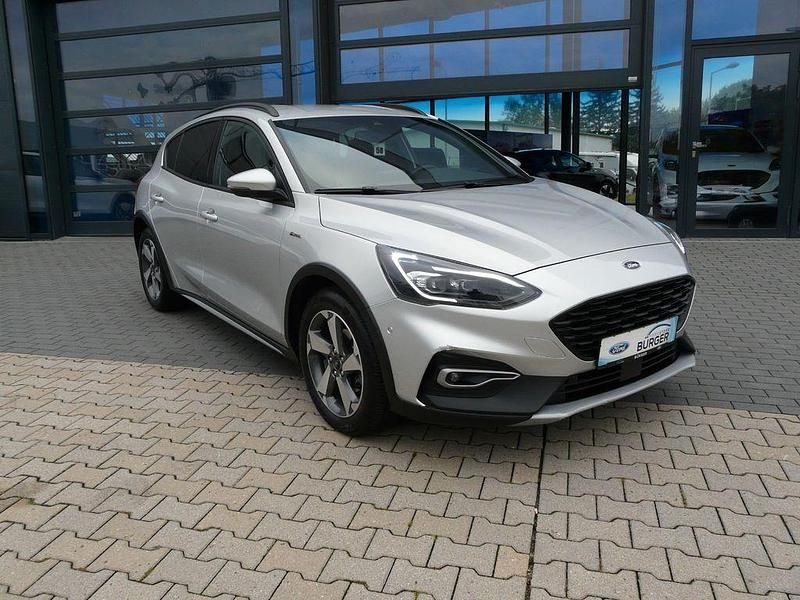 Gebraucht Ford Focus Active X 155 PS (114 kW) 2021 Silber Limousine