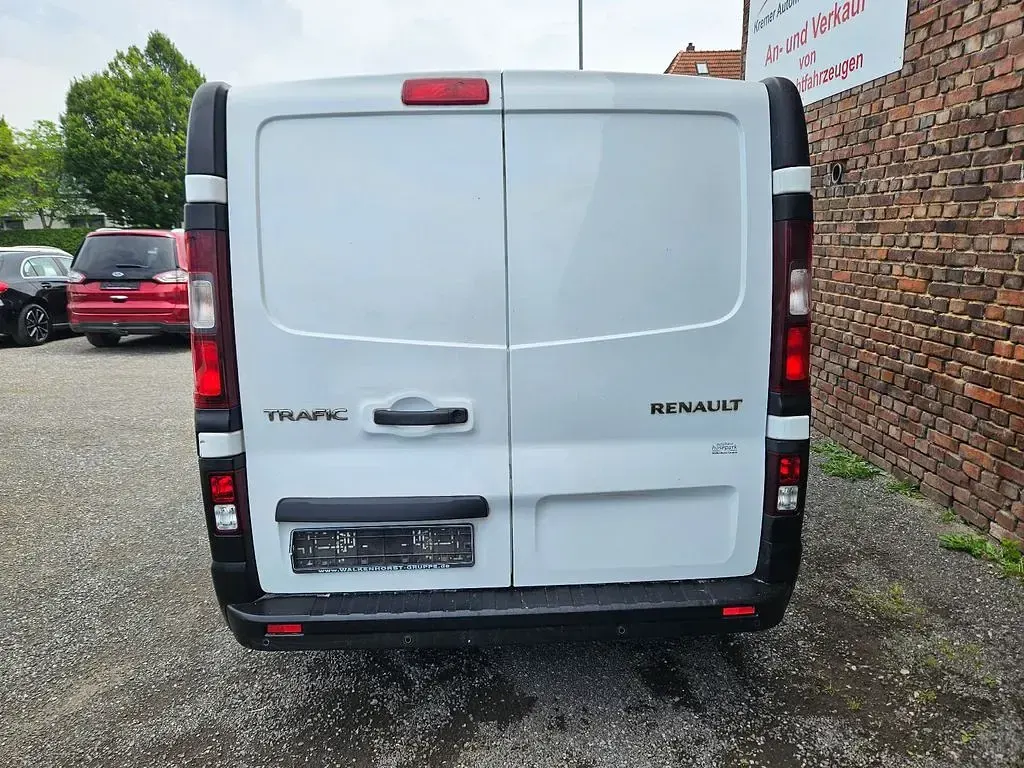 Gebraucht Renault Trafic Komfort 140 PS (102 kW) 2014 Weiß Van / Kleinbus