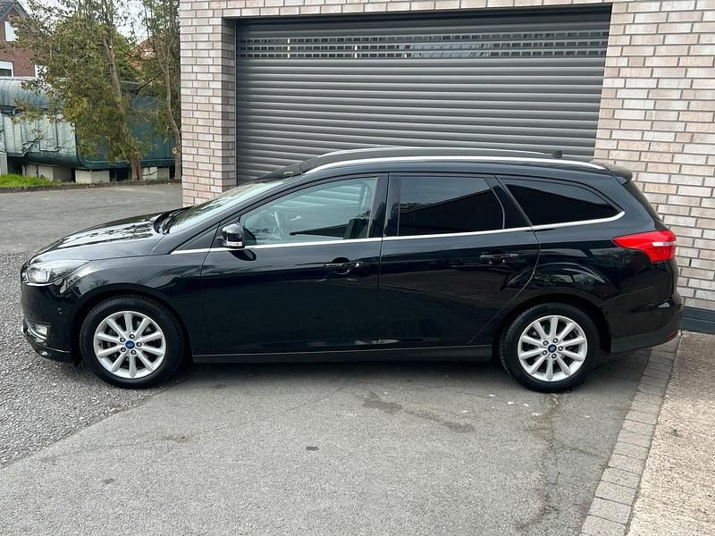 Second-hand Ford Focus 125 CP (91 kW) 2015 Negru Break