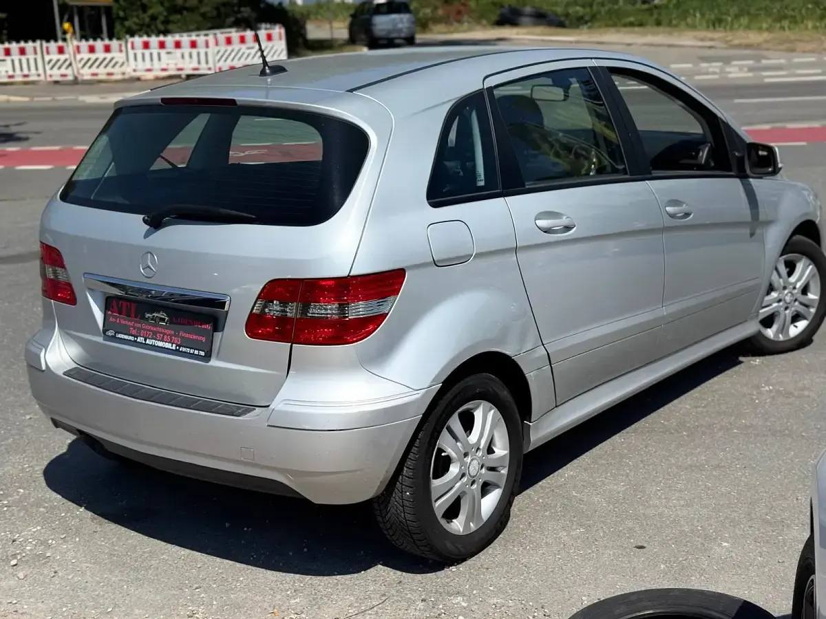 Gebraucht Mercedes B180 109 PS (80 kW) 2009 Silber Van / Kleinbus