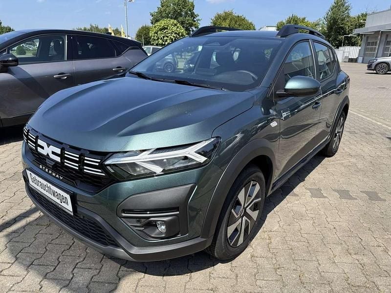 Zederngrün Neu 2025 Dacia Sandero Expression Kleinwagen | 19.290 € (Fairer Preis) - Bild 1/4