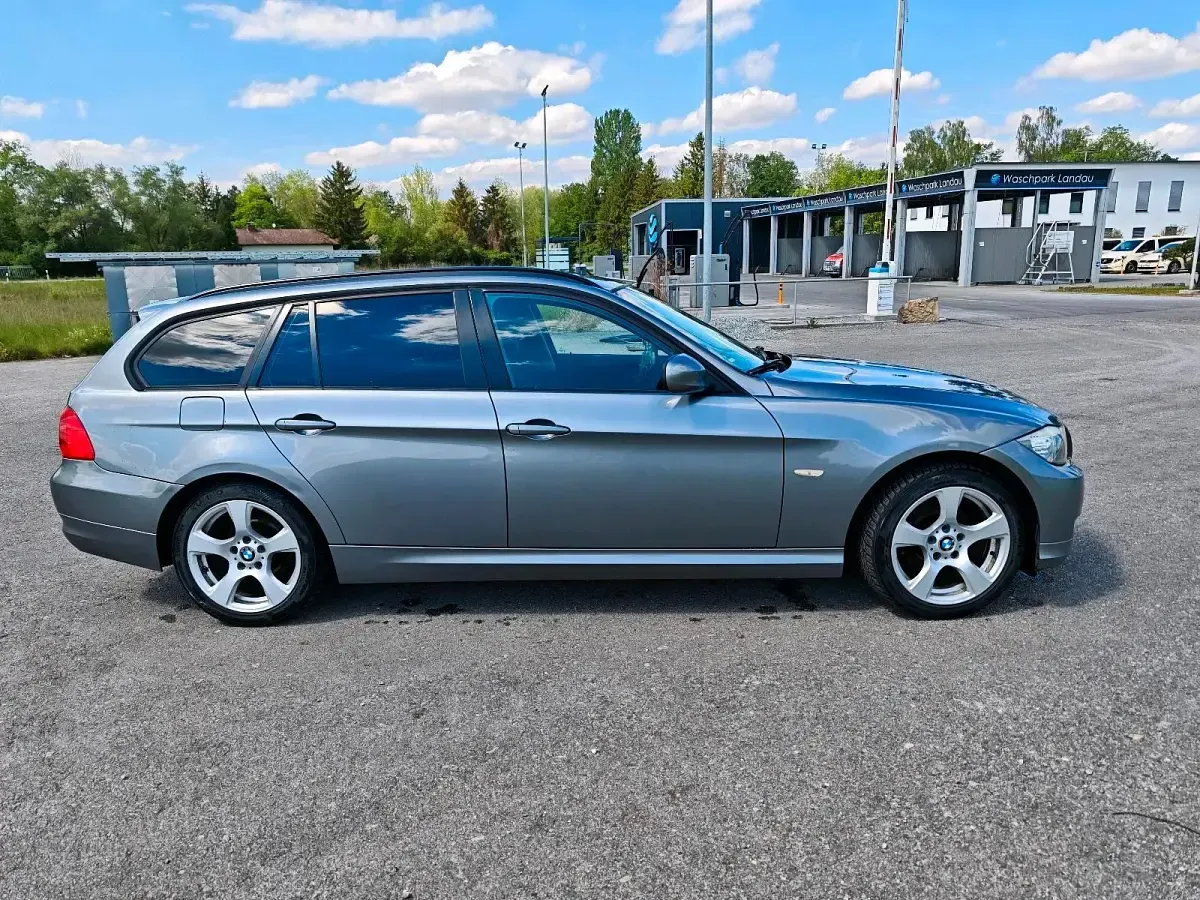 Gebraucht BMW 318 143 PS (105 kW) 2011 Grau Kombi