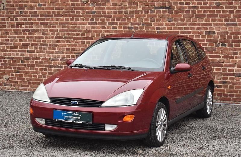 Gebraucht Ford Focus 116 PS (85 kW) 2000 Rot Limousine
