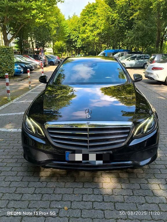 Schwarz Gebraucht 2017 Mercedes E220 Limousine | 17.250 € (Superpreis) - Bild 1/4