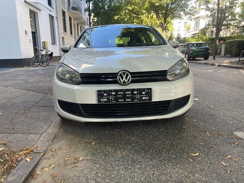 Weiß Gebraucht 2012 VW Golf VI Kleinwagen | 4.350 € (Guter Preis) - Bild 1/4