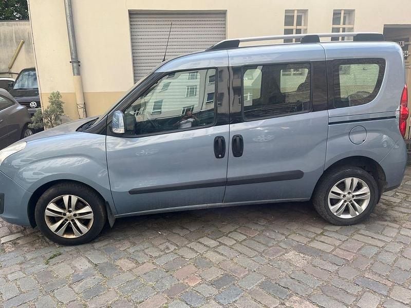 Gebraucht Opel Combo Edition 105 PS (77 kW) 2012 Blau Van / Kleinbus