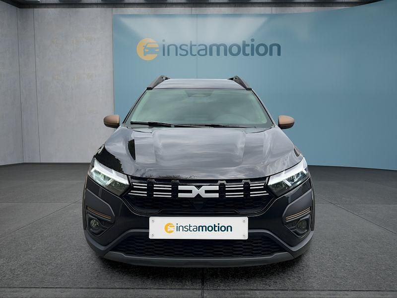 Neu Dacia Jogger 101 PS (74 kW) 2025 Grau Van / Kleinbus