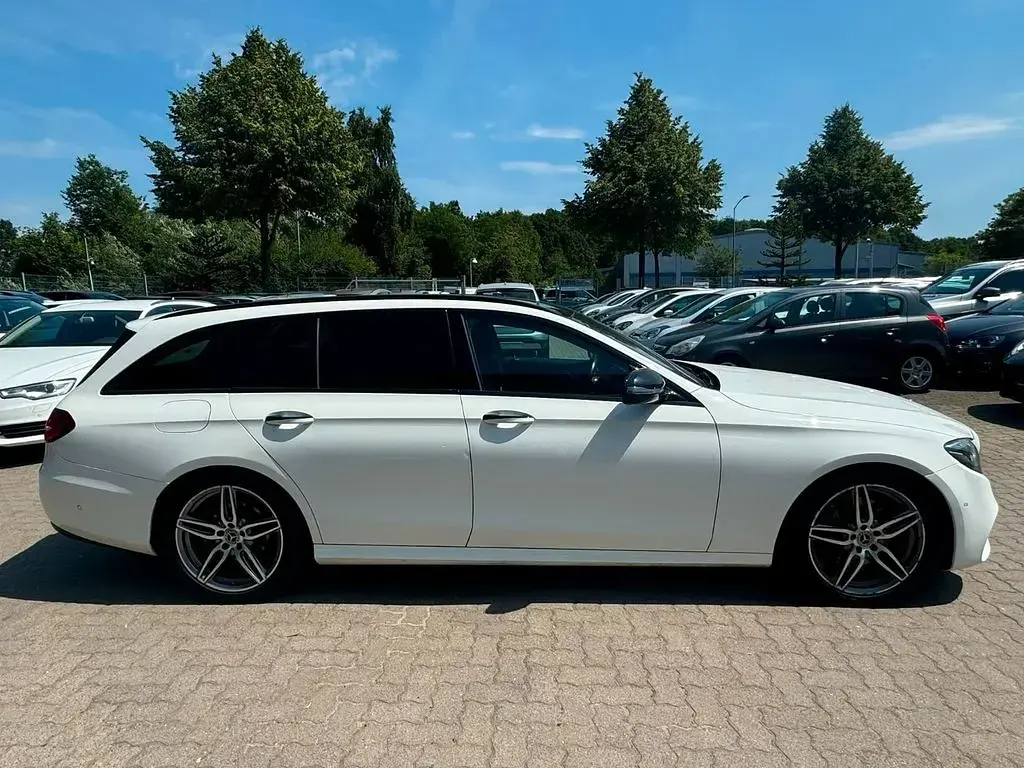 Gebraucht Mercedes E220 AMG line 194 PS (142 kW) 2017 Weiß Limousine