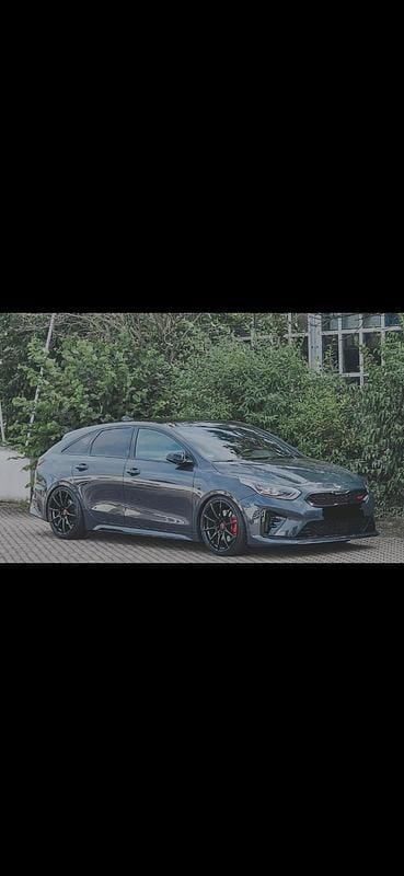 Grau Gebraucht 2021 Kia ProCeed GT Kleinwagen | 25.990 € (Fairer Preis) - Bild 1/4