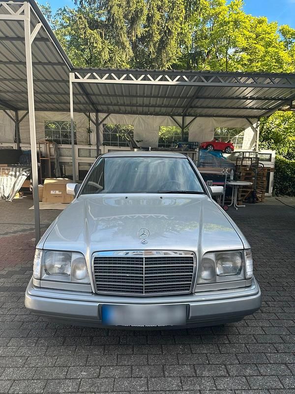 Gebraucht Mercedes E200 136 PS (100 kW) 1994 Silber Limousine