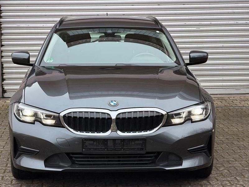 Gebraucht BMW 320 Advantage 190 PS (139 kW) 2019 Grau Kombi