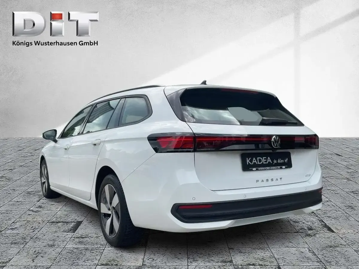 Gebraucht VW Passat 150 PS (110 kW) 2025 Weiß Kombi