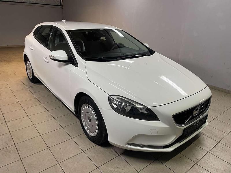 Gebraucht Volvo V40 Basis 114 PS (83 kW) 2013 White solid Kombi