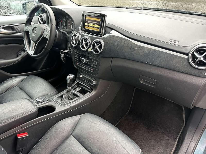 Gebraucht Mercedes B200 156 PS (114 kW) 2012 Universumblau Van / Kleinbus