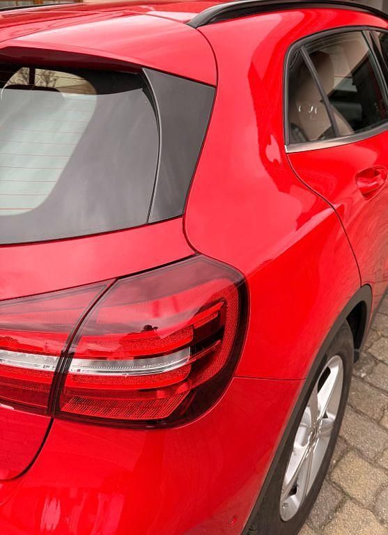 Gebraucht Mercedes GLA200 156 PS (114 kW) 2019 Rot SUV