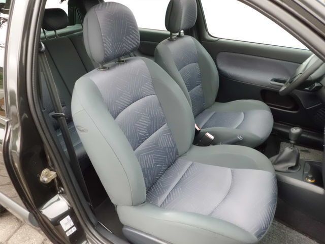 Gebraucht Renault Clio II 133 PS (97 kW) 2002 Schwarz Kleinwagen